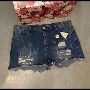 🌸NWT BOOHOO SHORTS🌸